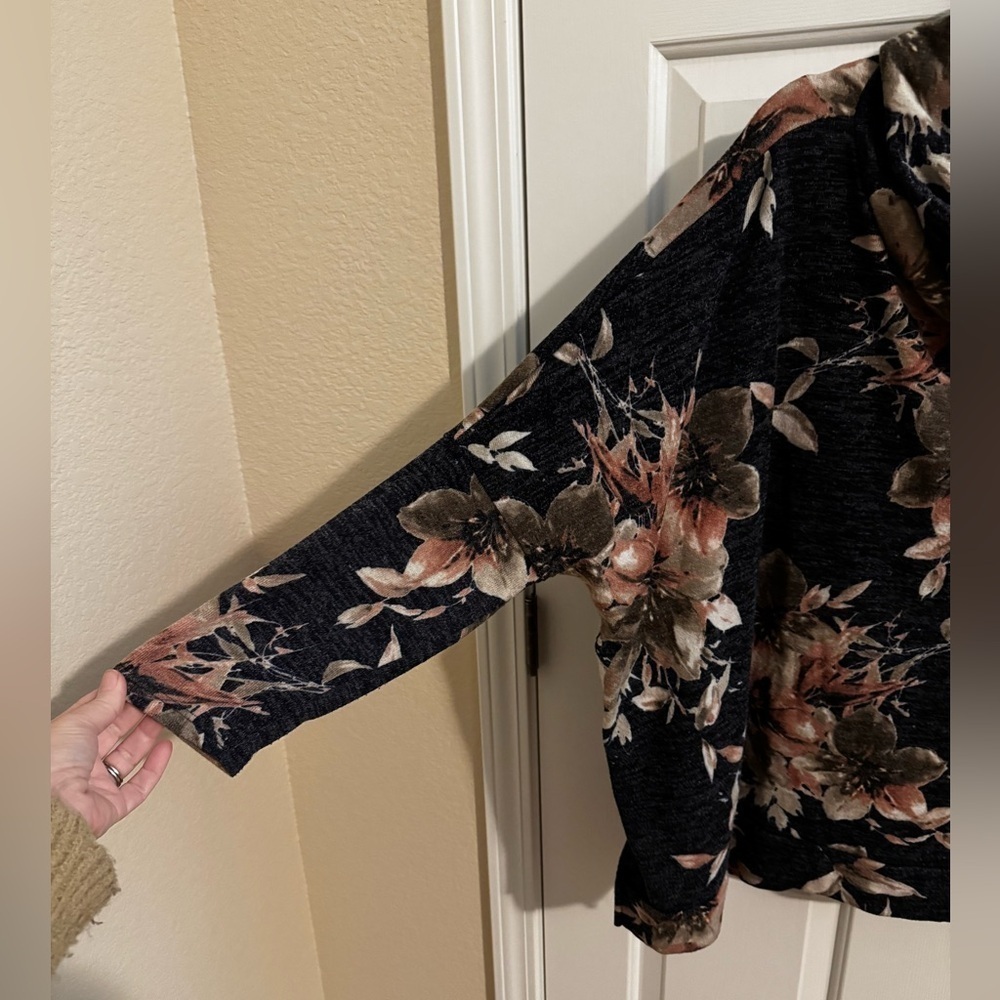 143 Story Cowl Neck Sweater Oversized Stretchy Gray Floral Plus 3X - Picture 4 of 9